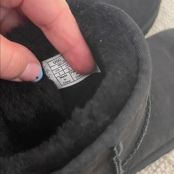 UGG CLASSIC MINI BOOTS - Picture 8 of 10